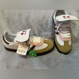 Adidas Samba: Men’s size 6.5 but fits like a women’s size 7.5-8. NWT but no box